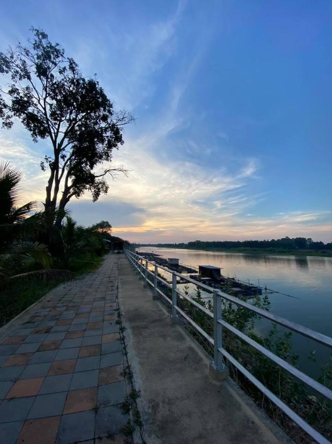 Romyen House Hotell Ban Nong Nam Khan Exteriör bild