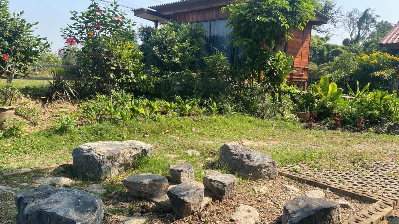 Romyen House Hotell Ban Nong Nam Khan Exteriör bild