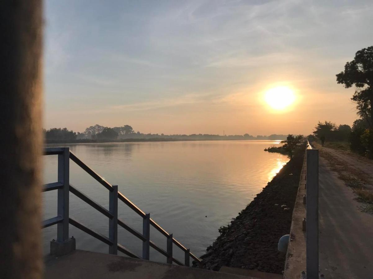 Romyen House Hotell Ban Nong Nam Khan Exteriör bild