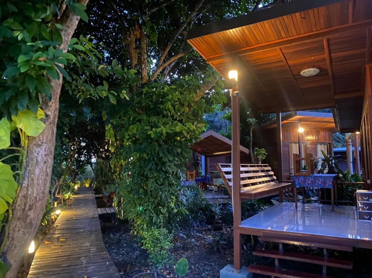 Romyen House Hotell Ban Nong Nam Khan Exteriör bild