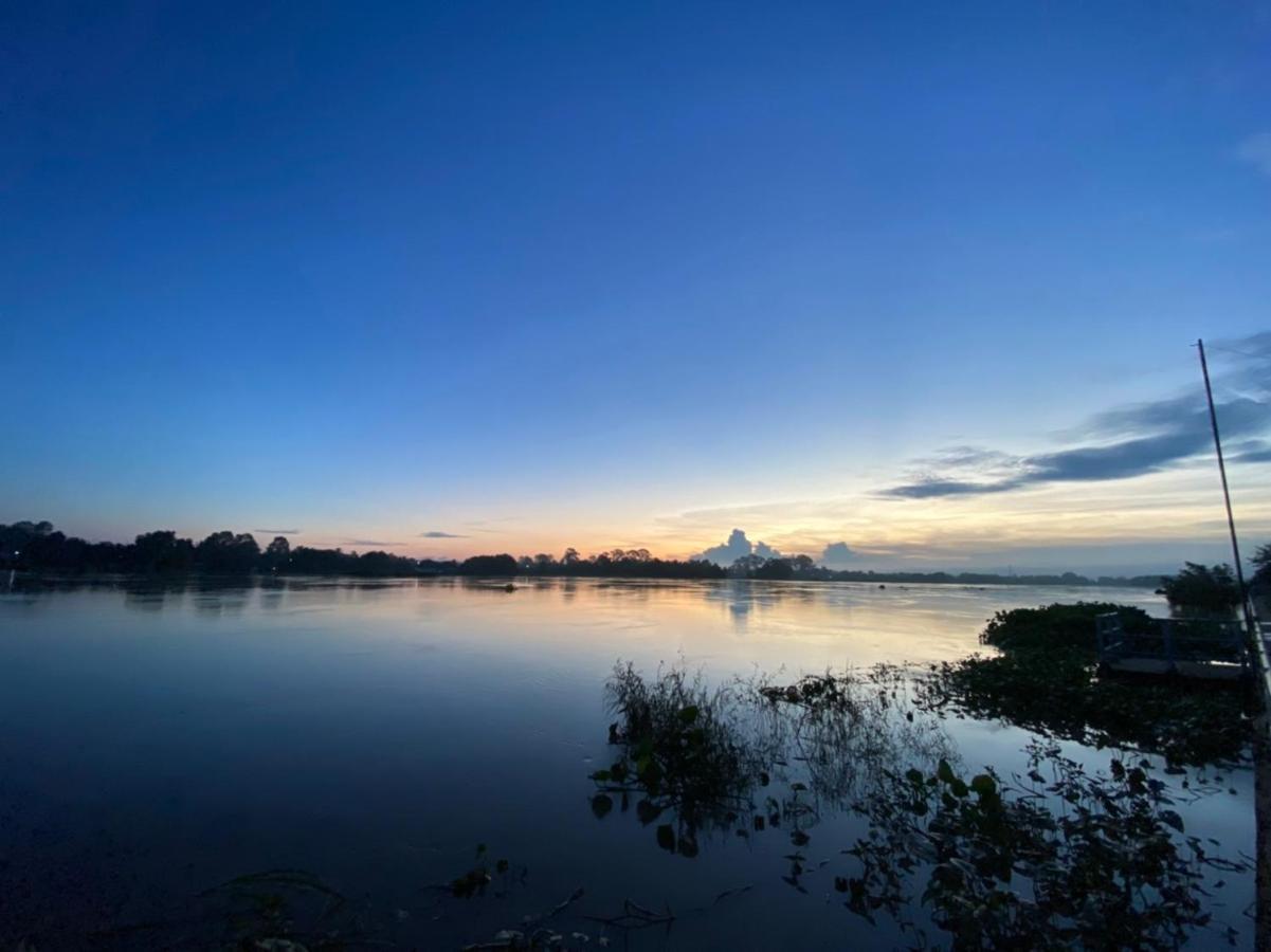 Romyen House Hotell Ban Nong Nam Khan Exteriör bild