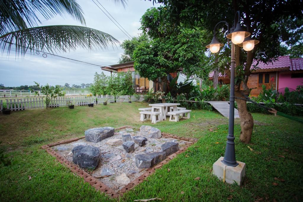 Romyen House Hotell Ban Nong Nam Khan Exteriör bild