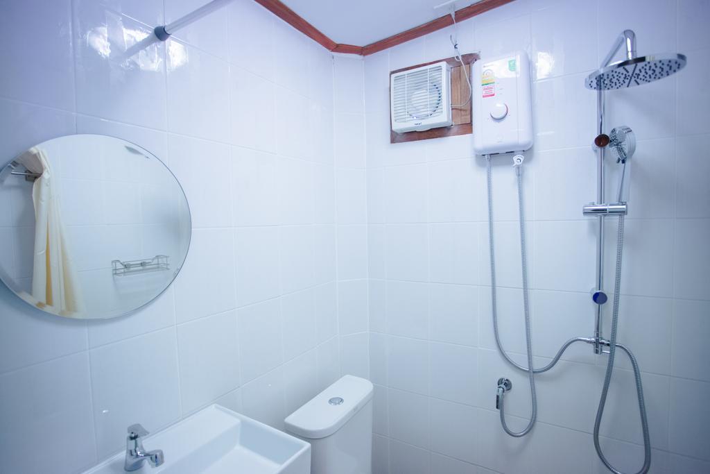 Romyen House Hotell Ban Nong Nam Khan Exteriör bild